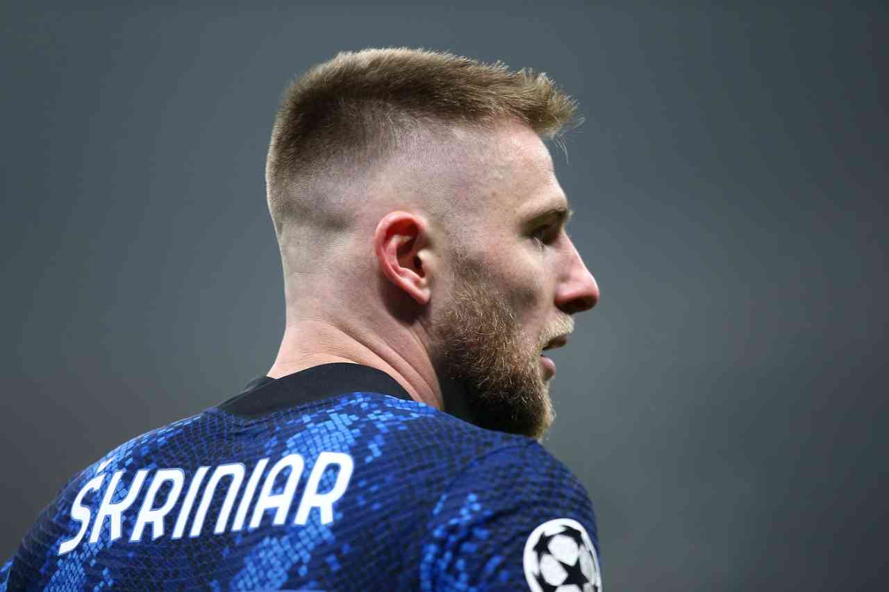 Calciomercato Inter, Skriniar nel mirino del Psg e tifosi su tutte le furie: rispunta il #SuningOut