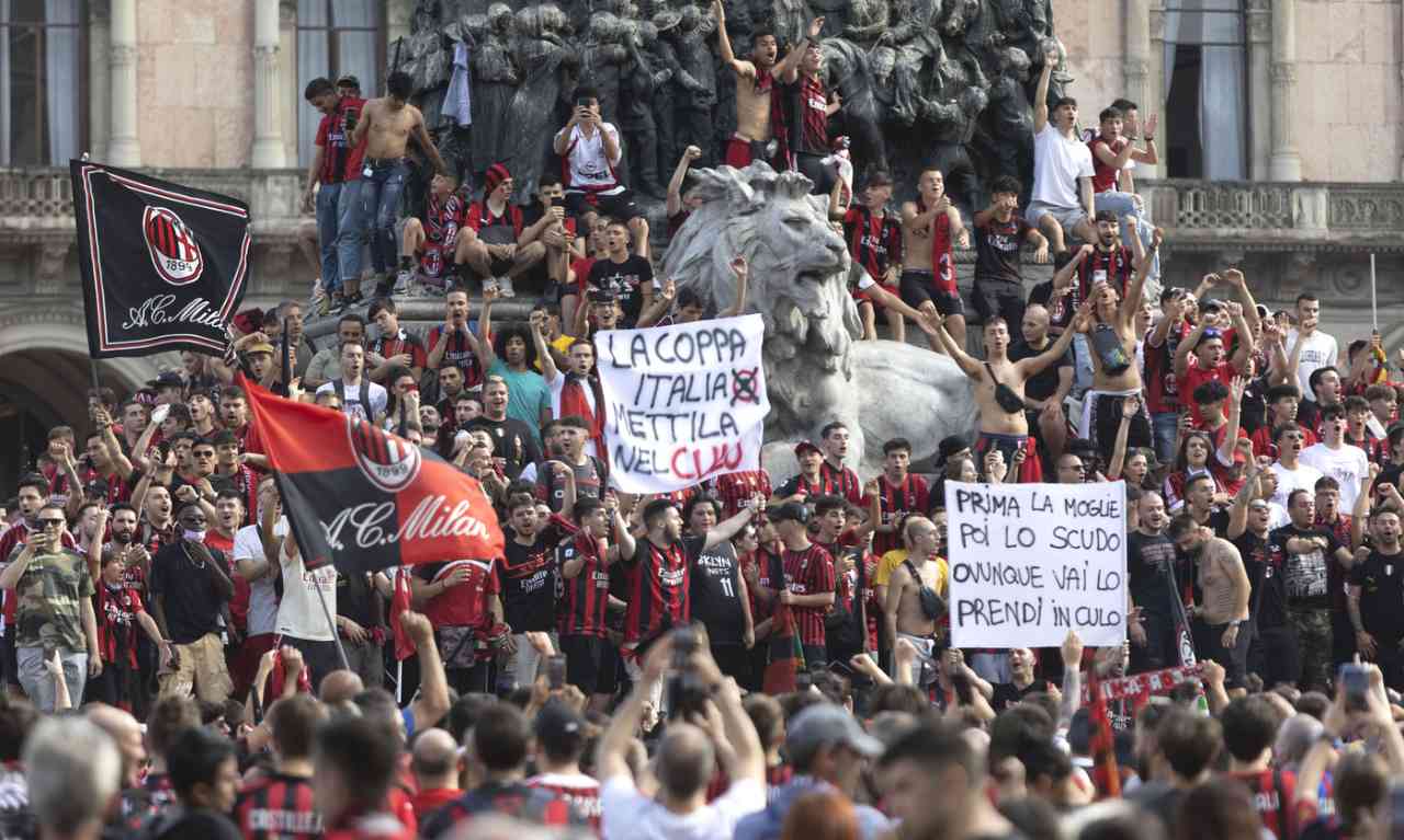 La Federcalcio apre un'inchiesta in merito agli striscioni offensivi da parte del Milan: c'è anche molto altro