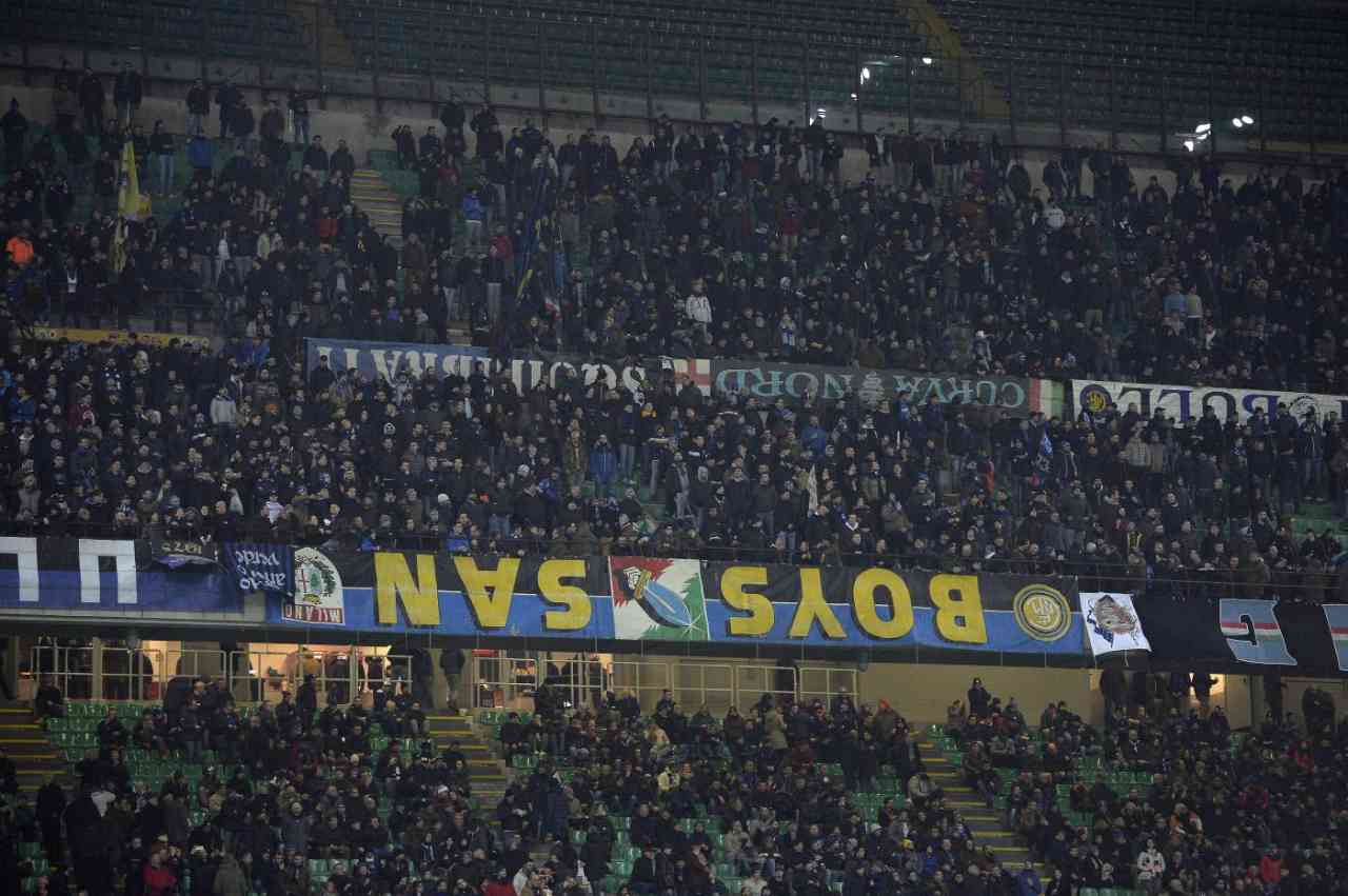 Inter, ecco lo striscione esposto da parte della Cura Nord al di fuori della sede nerazzurra