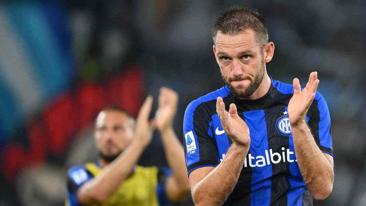 Calciomercato Inter, per il dopo de Vrij occhi in Serie A: spunta il giovane Bijol 