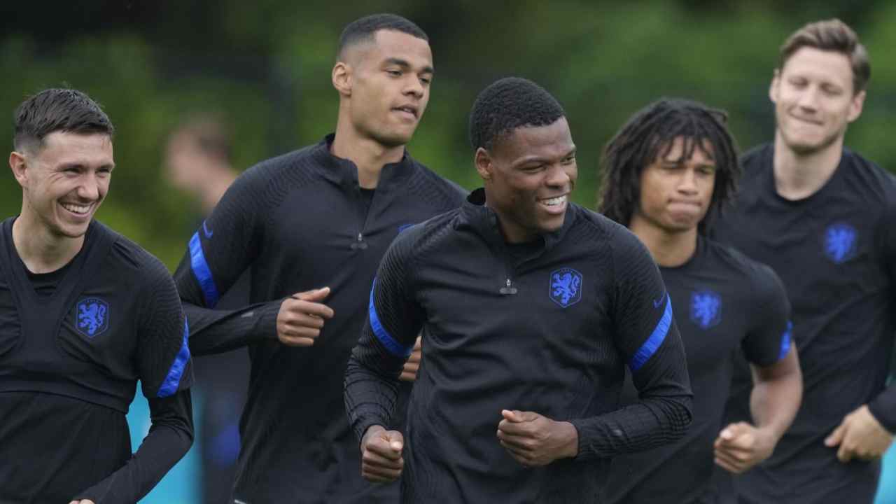 Calciomercato Inter, Gakpo perfetto ma l'agente parla col Milan