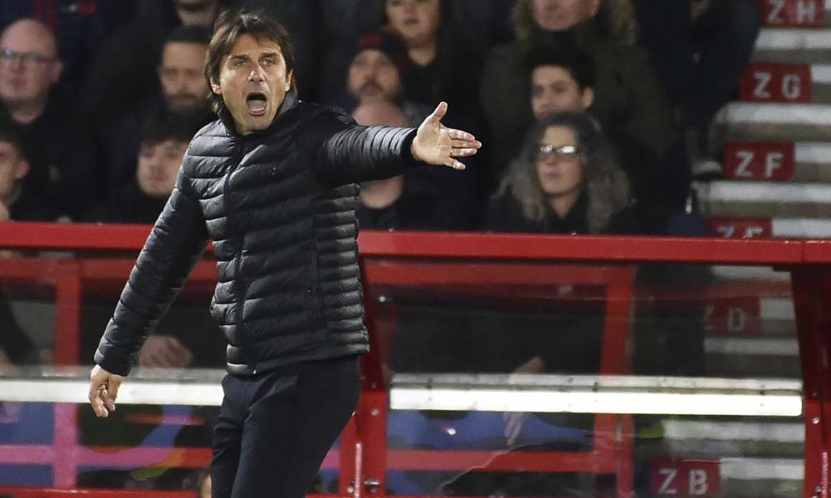 Conte e le sue direttive al difuori del campo