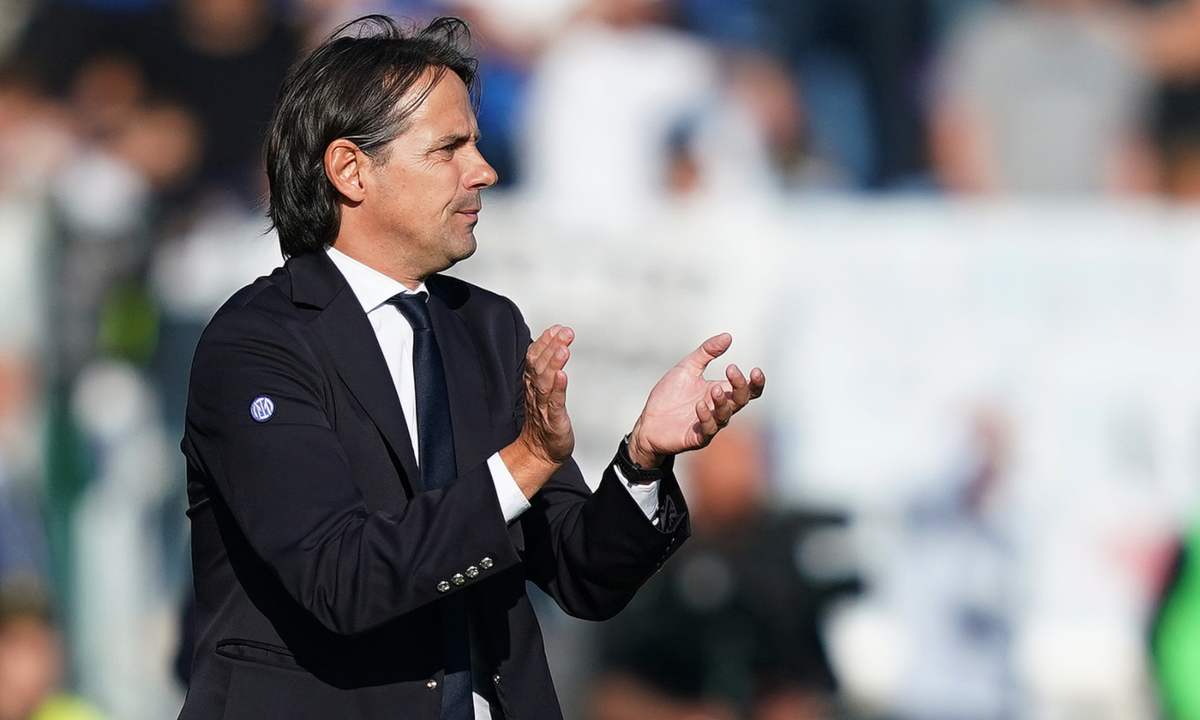 Simone Inzaghi incita i suoi al difuori del campo