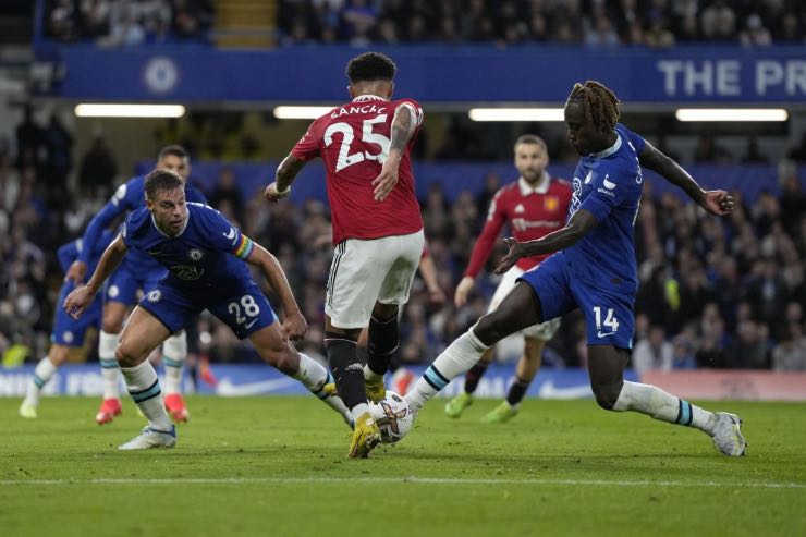 Manchester United e Chelsea su Badiashile e Bastoni