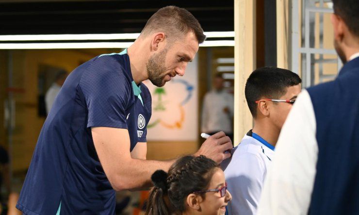 De Vrij prende tempo sul rinnovo con l'Inter