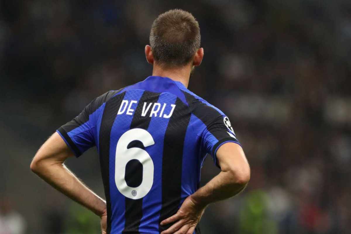 Stefan de Vrij discute di rinnovo con l'Inter