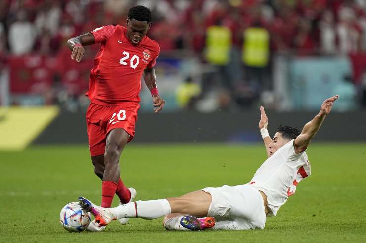 Milan contra o canadense David do Lille