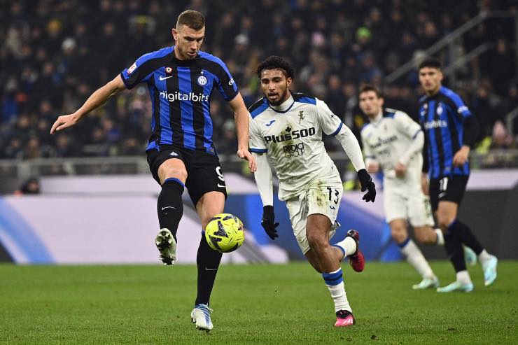 Dzeko non rinnova con l'Inter, vuoto in attacco