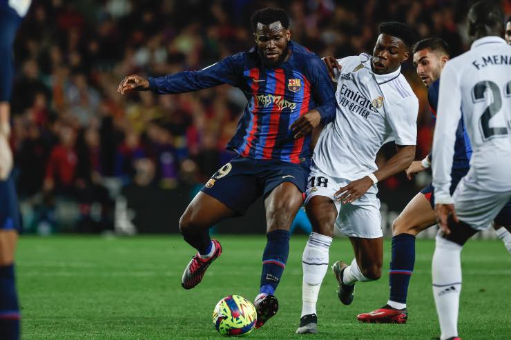 Kessié lontano dal Barcellona, all'Inter si uniscono club di Premier