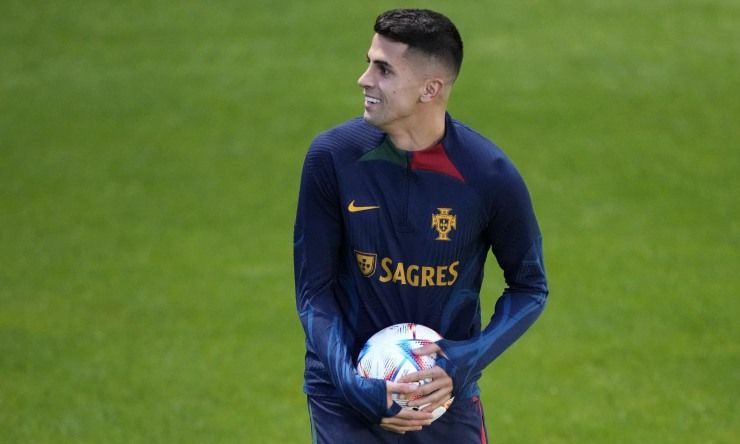 Mendes può proporre lo scambio Cancelo-Bastoni