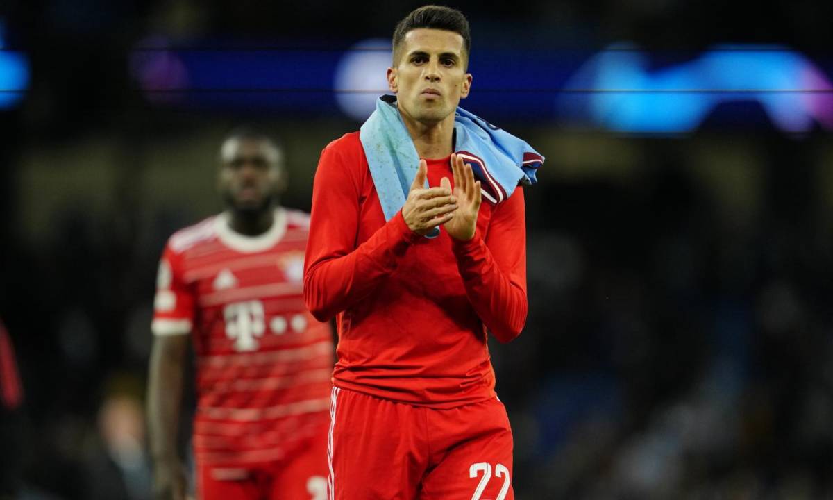 Il Barcellona spinge per Cancelo: affare che può chiudersi in prestito