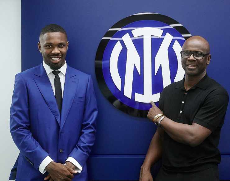 Lilian Thuram con Marcus nella sede dell'Inter