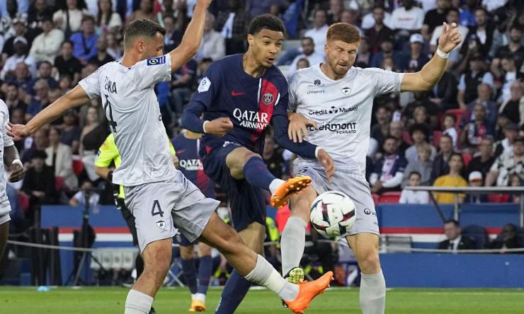 Pellegatti a Tv Play: "Ekitike possibile occasione di fine mercato per il Milan"