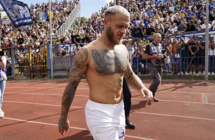 Su Twitter spopolano alcuni commenti contro il gol di Dimarco, giudicato irregolare
