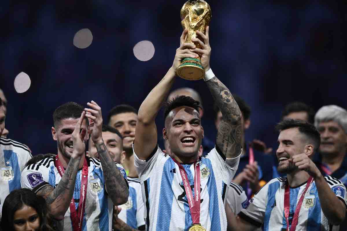 Lautaro invitato alla cerimonia di premiazione del Pallone d'Oro 2023
