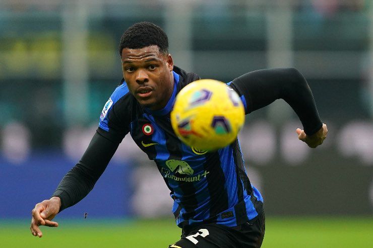 Dumfries allo United, no Inter per lo scambio