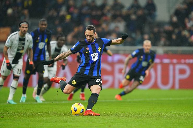 Calhanoglu unico in stagione, tre record