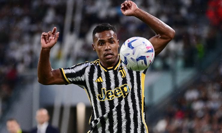 Alex Sandro potrebbe anche venir proposto a Inter e Milan