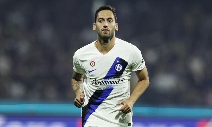 Rischio sirene estere in estate per Calhanoglu