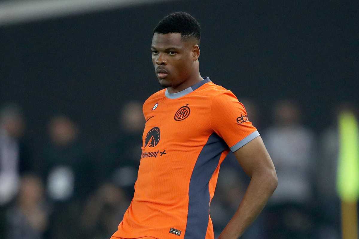 Aston Villa: pressing su Dumfries