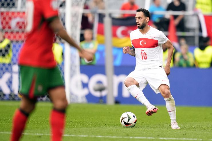 Calhanoglu resta all'Inter, Oaktree disposta a cederlo per 70 milioni