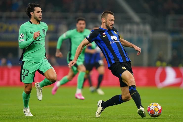 De Vrij, l'addio all'Inter potrebbe portare fino a 7 milioni nelle casse nerazzurre: la big ci prova