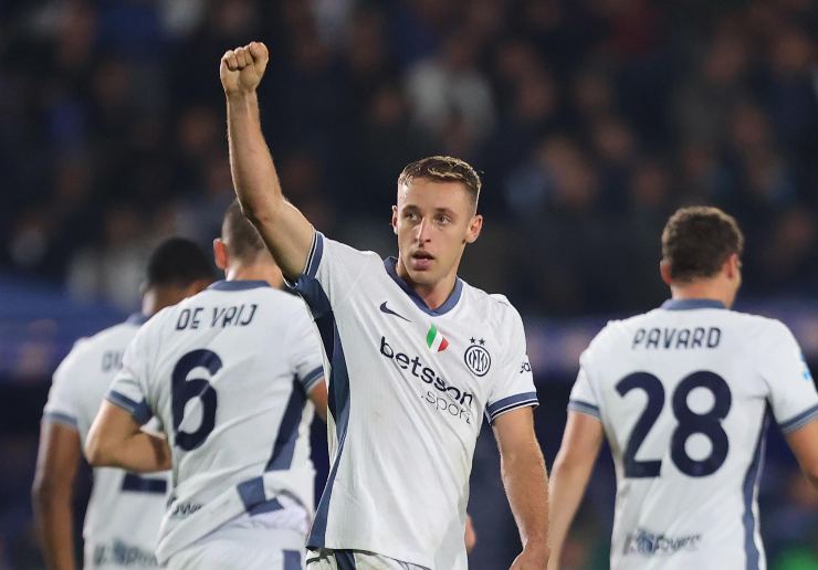 Davide Frattesi esulta dopo un gol