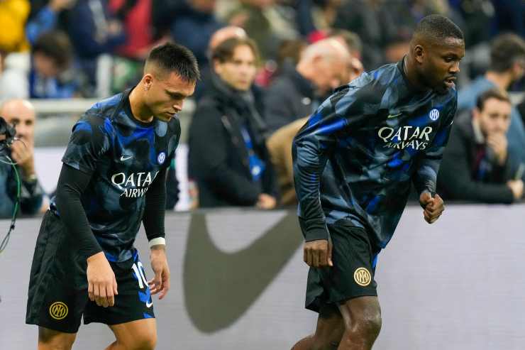 Lautaro e Thuram in riscaldamento