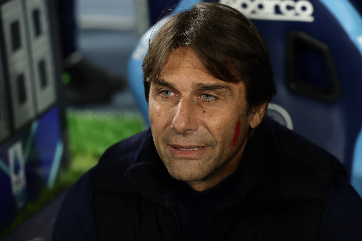 Antonio Conte sorridente