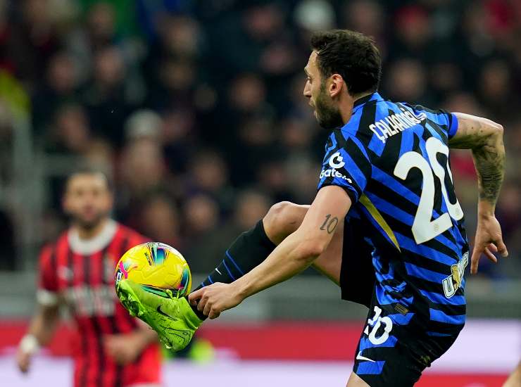 Calhanoglu durante un match