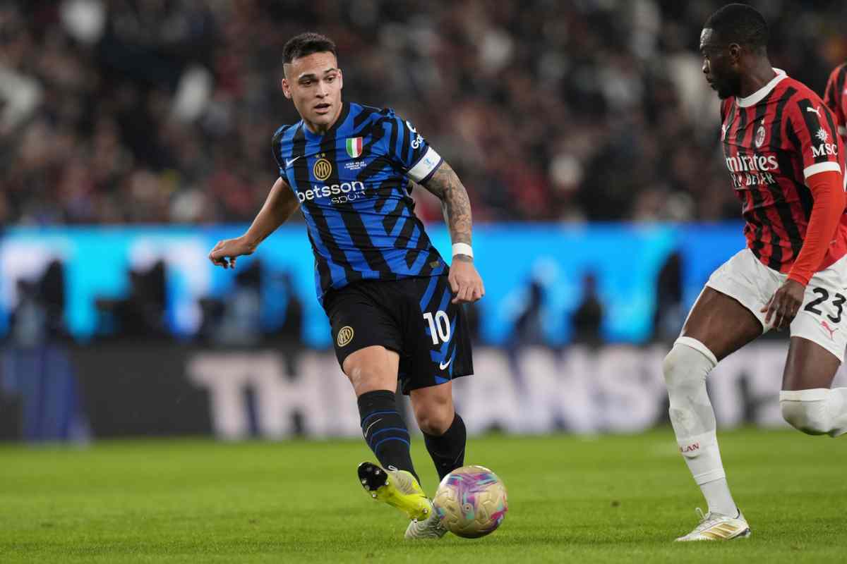 Lautaro Martinez contro Tomori in Inter-Milan di Supercoppa