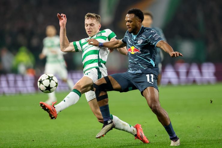 Alistair Johnston in azione col Celtic