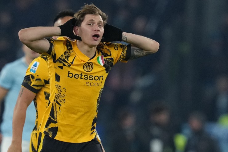 Nicolò Barella in azione con la maglia del Chelsea