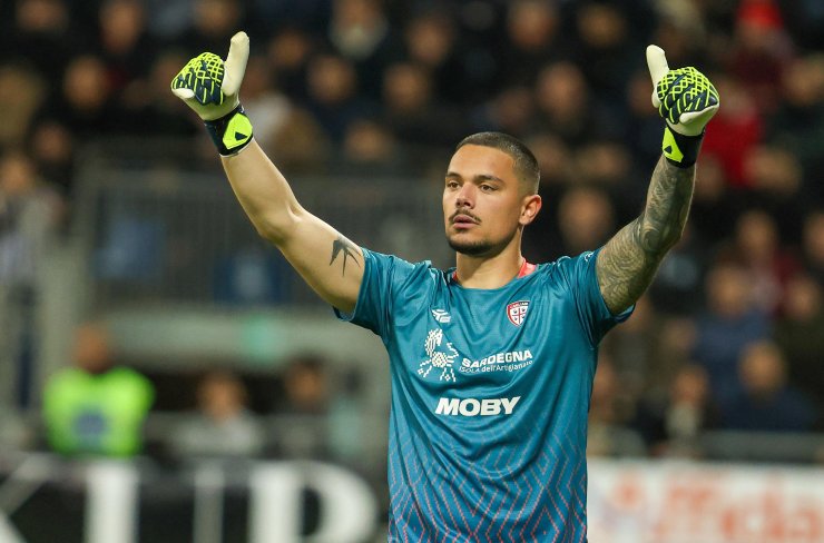 Elia Caprile con la maglia del Cagliari