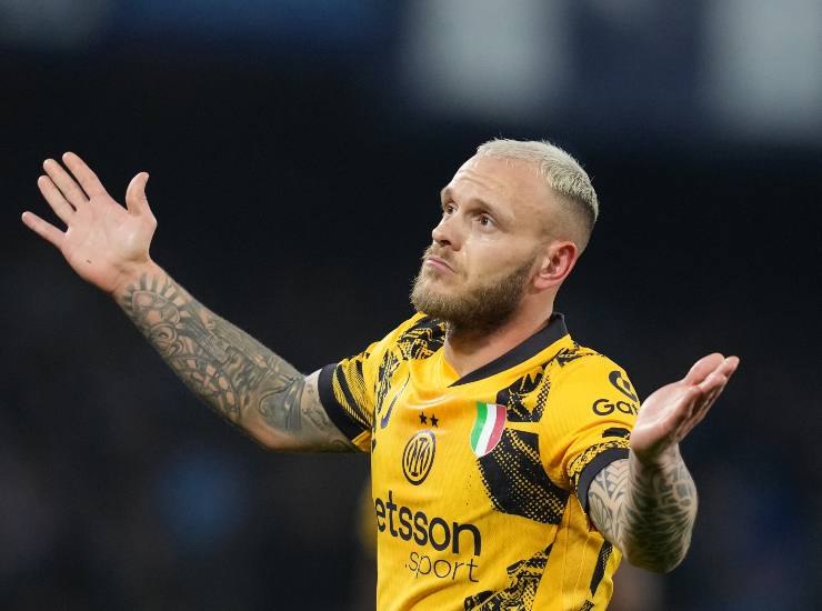 Dimarco esulta dopo un gol