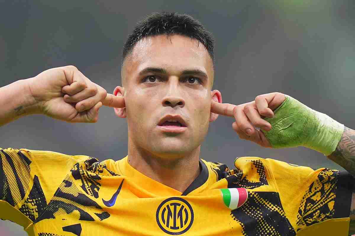Lautaro esulta dopo una rete