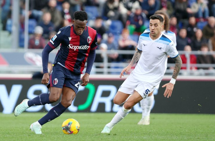 jhon Lucumi in azione con la maglia del Bologna