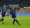 Calhanoglu esulta con Bastoni e Mkhytarian