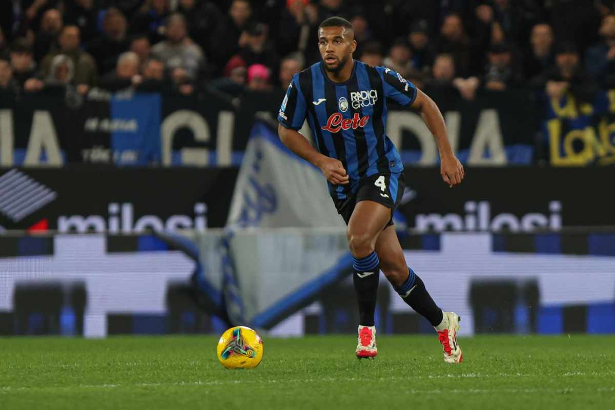 Isak Hien in azione in una partita dell'Atalanta