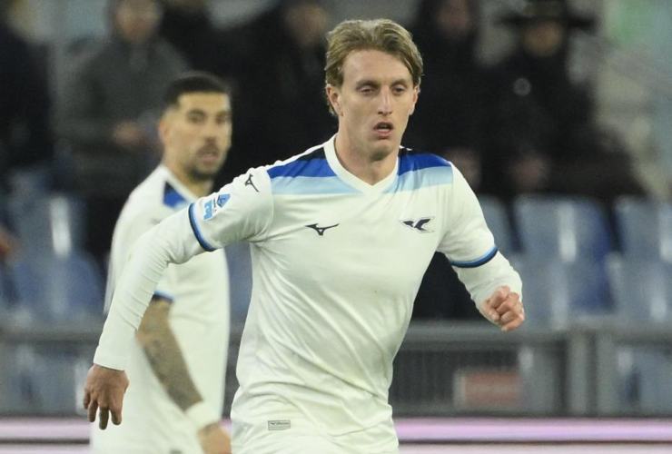 Rovella in campo con la Lazio