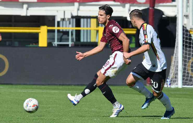 Samuele Ricci esegue un passaggio 