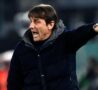 Antonio Conte dà indicazioni ai suoi