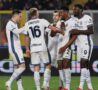Giocatori dell'Inter festeggiano dopo un gol