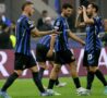 Giocatori dell'Inter festeggiano dopo un gol