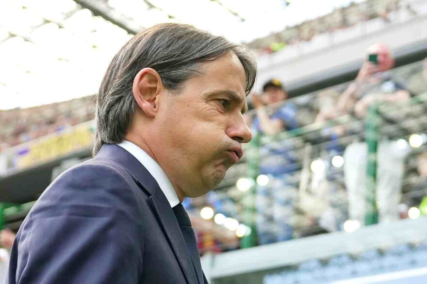 Inzaghi che sbruffa in primo piano