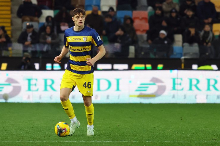 Giovanni Leoni in campo con la maglia del Parma