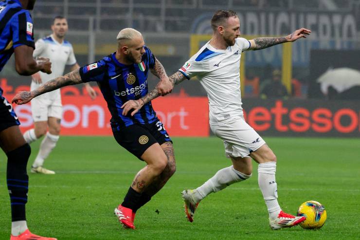 Manuel Lazzari in azione contro l'Inter