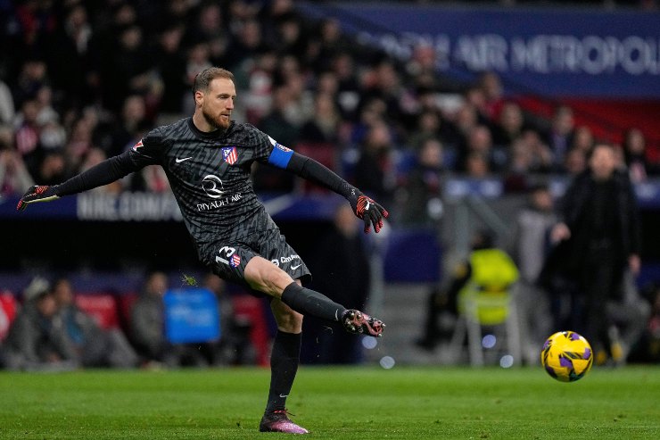 Jan Oblak in azione con la maglia dell'Atletico Madrid