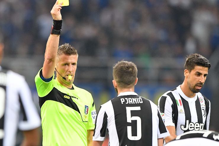 Orsato ammonisce Pjanic nel derby 2018 