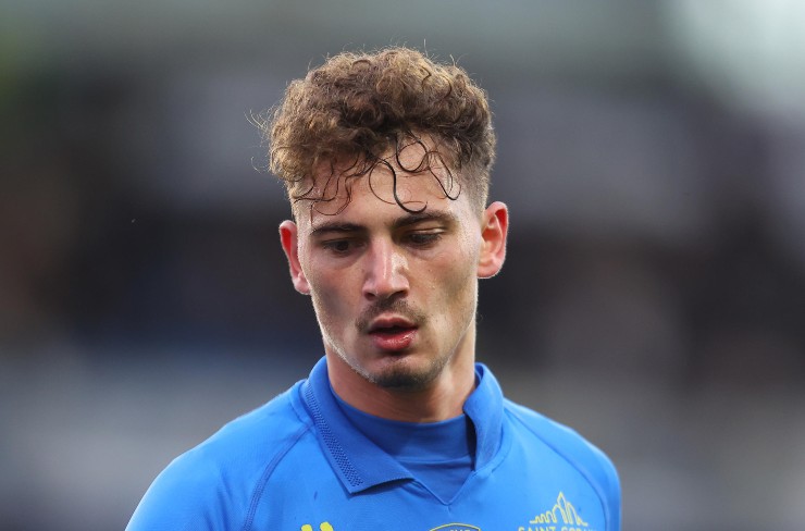 Sebastiano Esposito in una fase di riscaldamento con l'Empoli